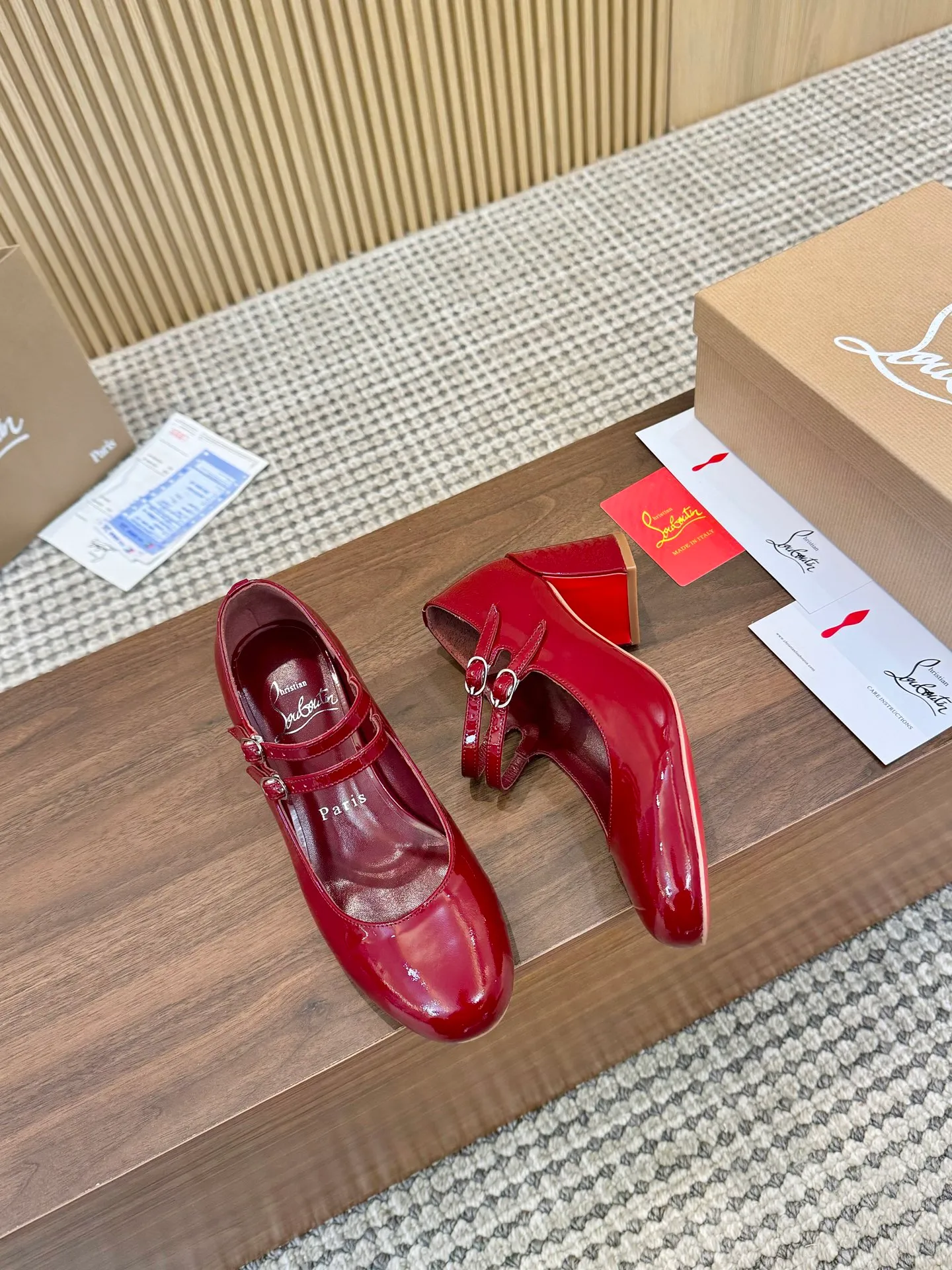 👟👟Ex-factory price 660👟👟 Christian Louboutin CL👠 "Patent Leather Series" Noble and luxurious, real blingbling✨ Real materials, all customized by the pattern maker, and the materials are made of original customized materials to achieve the taste of the original. 6 color options💍Upper: imported 👉cow patent leather💪 Inner: sheepskin feet/lining Size: 34-40.41.42 Heel height: 6.5cm Genuine leather sole